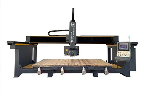 Quina és la raó de la desviació del tall de pedra del pont?