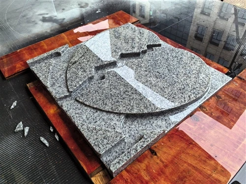 Com processar la làpida amb una serra de pont CNC de 5 eixos?